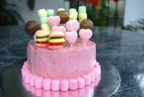 Tortas decoradas con bombones - LaCelebracion.com Tortas decoradas con bombones - LaCelebracion.com