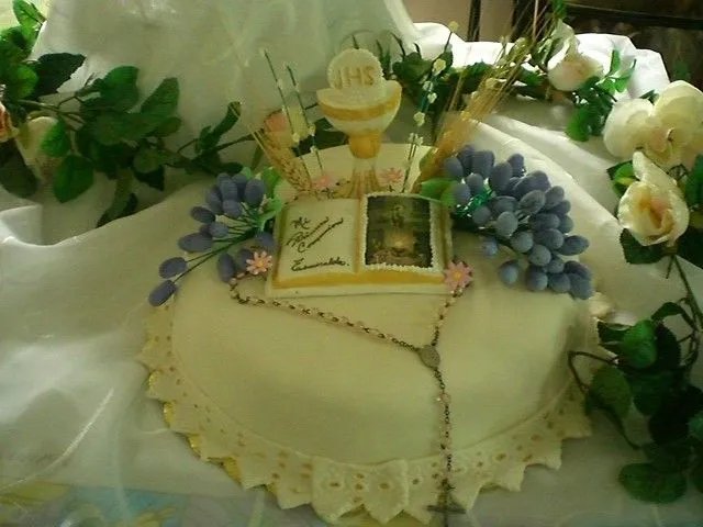 Tortas decoradas con fondant primera comunión - Imagui