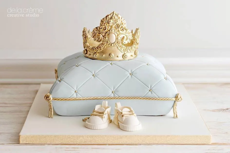 Tortas para una fiesta de príncipe en dorado - Todo Bonito Tortas para una fiesta de príncipe en dorado - Todo Bonito