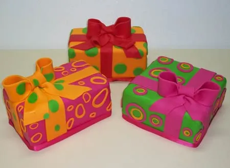 Torta Con Forma De Regalo Fiestas Infantiles | Kura Torta Con Forma De Regalo Fiestas Infantiles | Kura