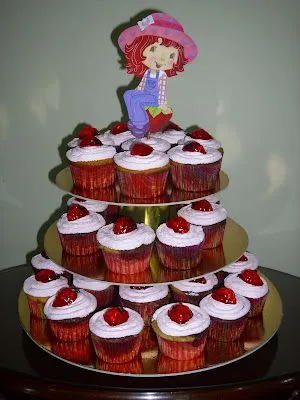 ... Fresita" están decorados con crema y gelatinas en forma de fresita