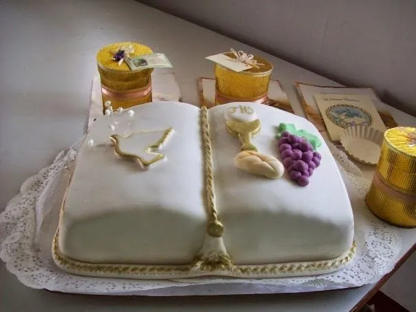 MIS TORTAS : TORTAS DE PRIMERA COMUNIÓN EN FORMA DE LIBRO MIS TORTAS : TORTAS DE PRIMERA COMUNIÓN EN FORMA DE LIBRO