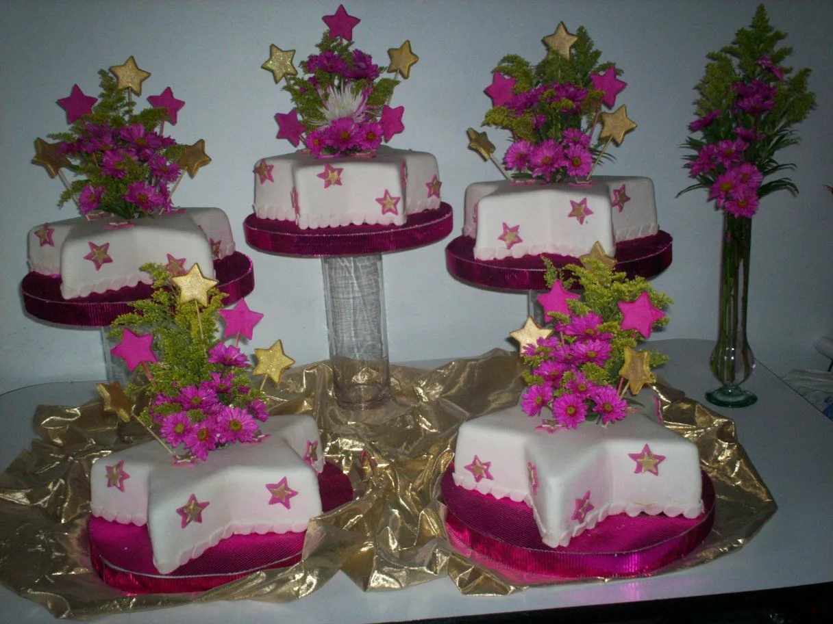 TORTAS WUENDI: torta de estrellas fucsia