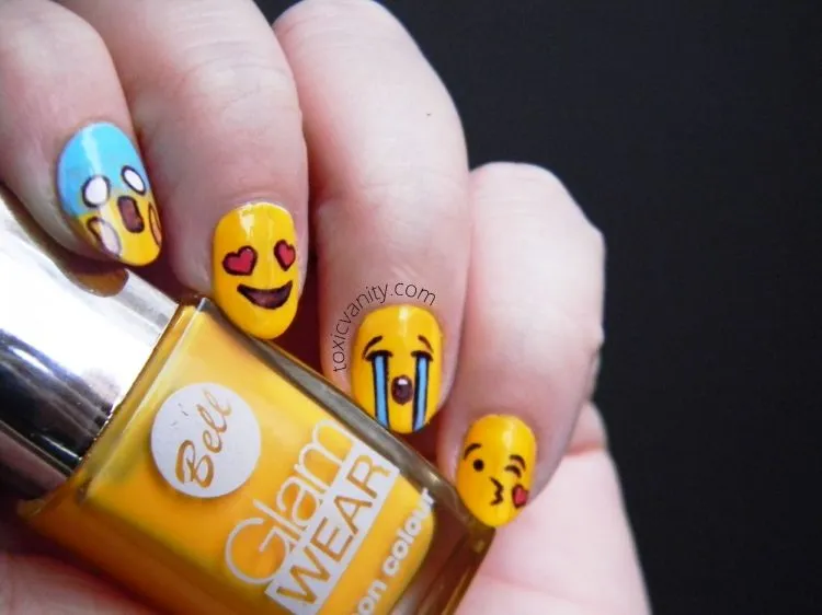 Toxic Vanity: Día 2 Amarillo | Manicura de emoticones de Whatsapp