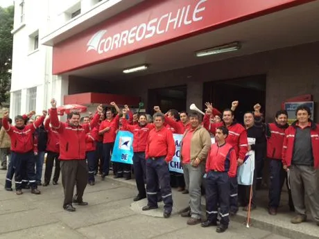Trabajadores de Correos de Chile realizan un paro de advertencia ... Trabajadores de Correos de Chile realizan un paro de advertencia ...