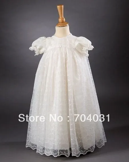 Traje de bautizo del bebé del cordón de marfil con mangas cortas ... Traje de bautizo del bebé del cordón de marfil con mangas cortas ...