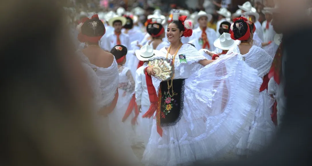 Traje de jarocho, significado y elementos del bello traje típico veracruzano - SinEmbargo MX Traje de jarocho, significado y elementos del bello traje típico veracruzano - SinEmbargo MX
