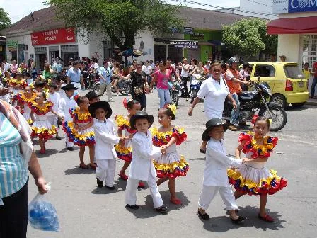 VESTUARIO. TRAJE TIPICO LLANERO. Acacias. Turismo Acacias Meta ... VESTUARIO. TRAJE TIPICO LLANERO. Acacias. Turismo Acacias Meta ...