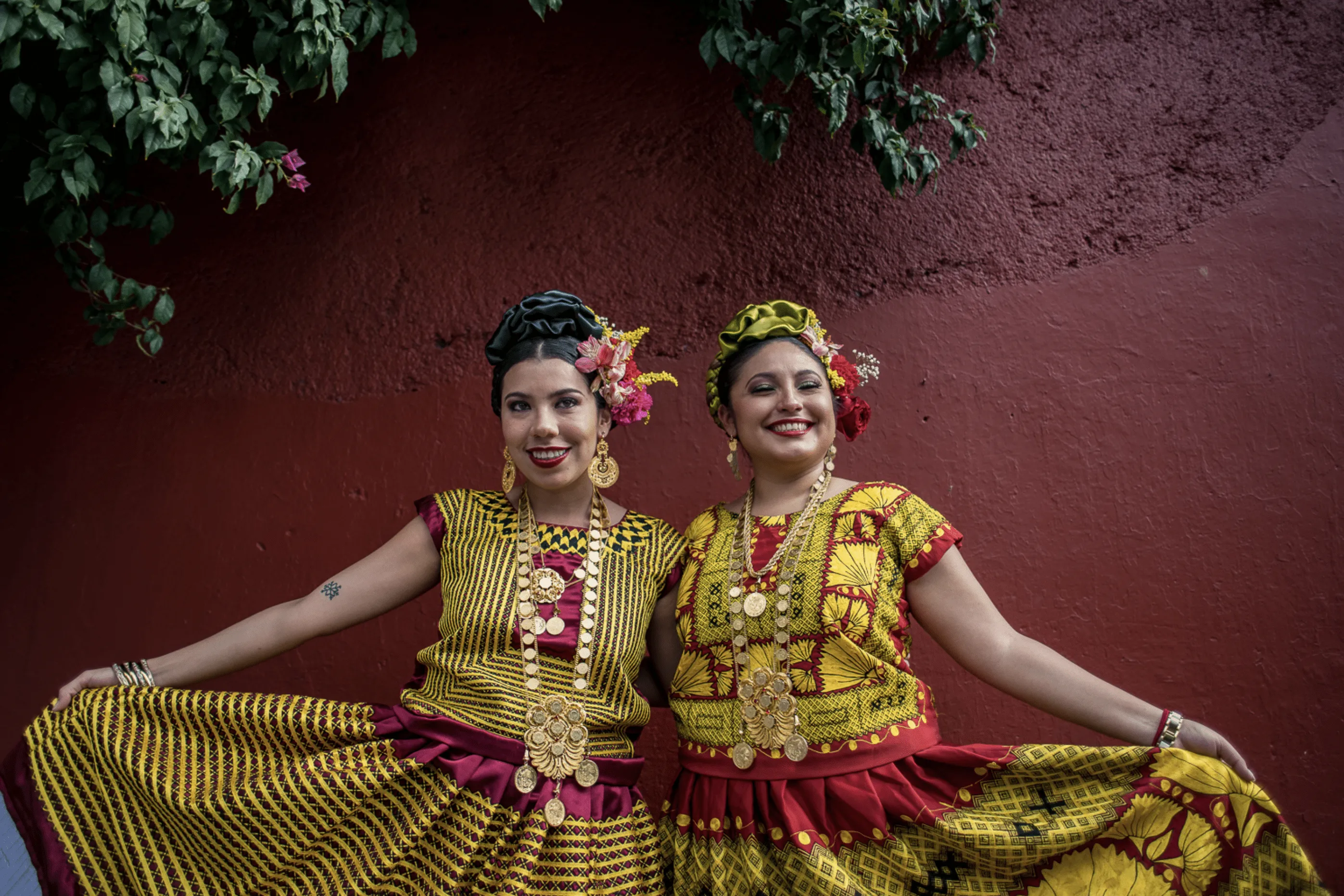 Traje de tehuana, tesoro del Istmo de Tehuantepec - México Desconocido Traje de tehuana, tesoro del Istmo de Tehuantepec - México Desconocido