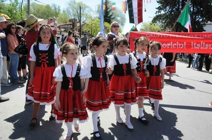 traje tipico de alemania para mujeres - Buscar con Google ...