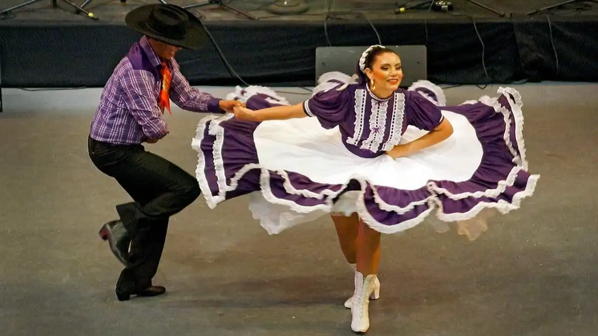 Traje típico de Chihuahua: El único y original - viajaBonito Traje típico de Chihuahua: El único y original - viajaBonito
