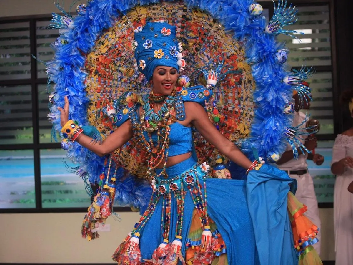 Traje típico de Miss Universe Puerto Rico fue creado con material reciclado | Moda y belleza | elvocero.com Traje típico de Miss Universe Puerto Rico fue creado con material reciclado | Moda y belleza | elvocero.com