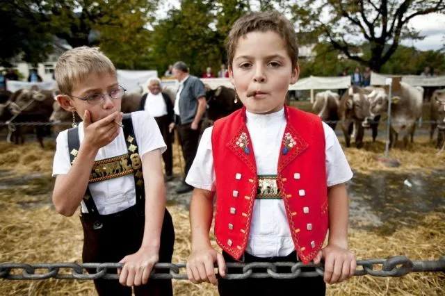 Trajes tipicos de suiza - Imagui