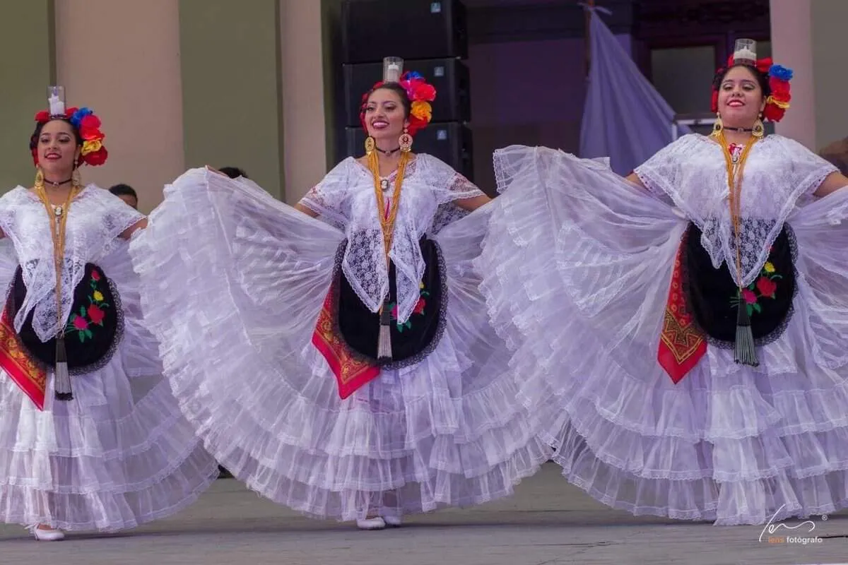 Traje típico de Veracruz: El verdadero y original Traje típico de Veracruz: El verdadero y original