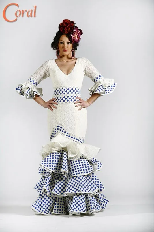 Trajes Gitana Rocio Escrito en Niña | Trajes de Flamenca Coral ...