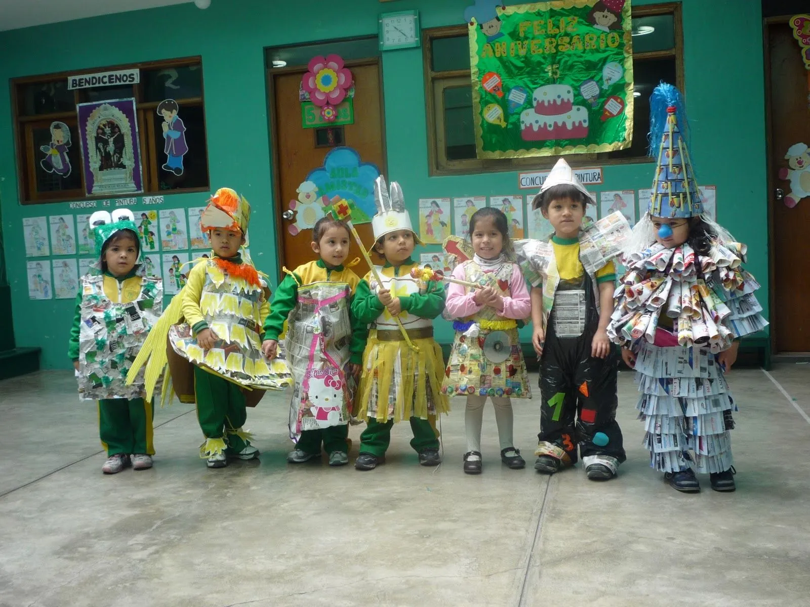 Trajes de material reciclable para niños - Imagui Trajes de material reciclable para niños - Imagui