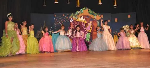 Trajes de reinas infantiles - Imagui