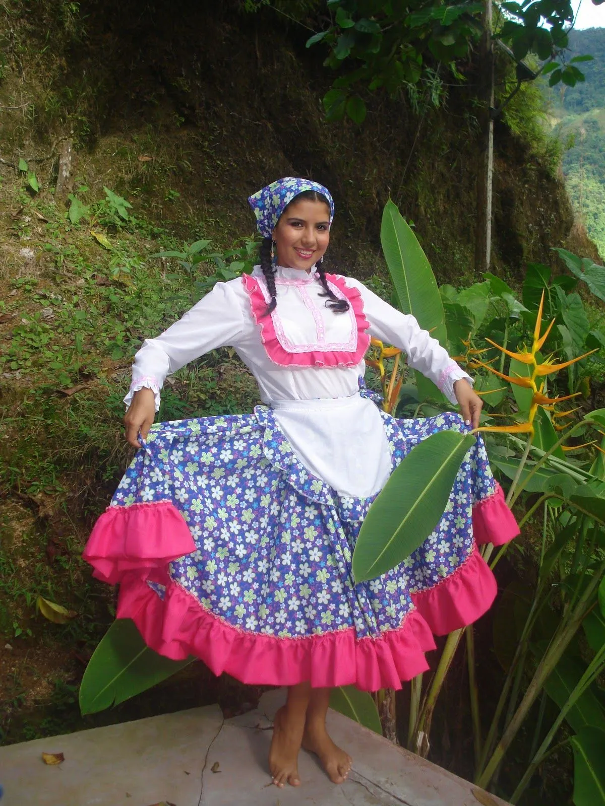 Trajes Típicos colombianos y el campo colombiano Trajes Típicos colombianos y el campo colombiano