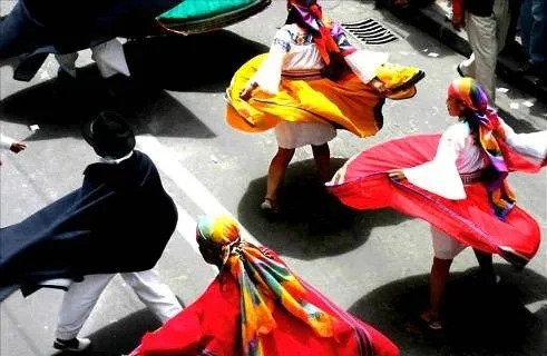 Trajes Típicos del Ecuador - LocuraViajes.com Trajes Típicos del Ecuador - LocuraViajes.com