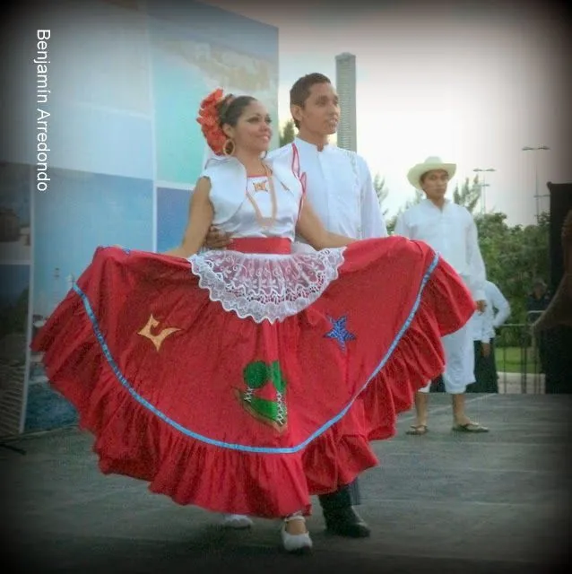 Trajes típicos on Pinterest | Mexico, Traditional Dresses and Oaxaca