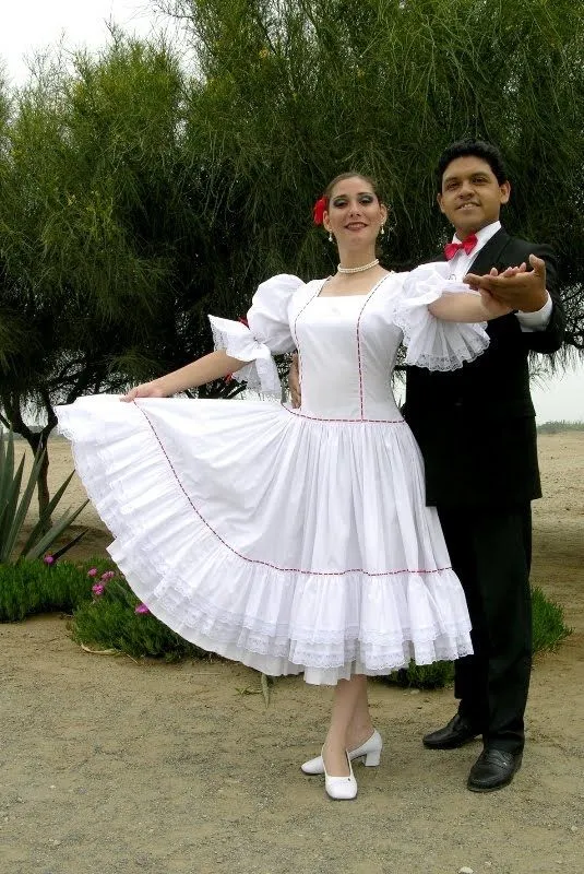 TRAJES TIPICOS DEL PERU Traditional Peruvian Dresses: Marinera ... TRAJES TIPICOS DEL PERU Traditional Peruvian Dresses: Marinera ...