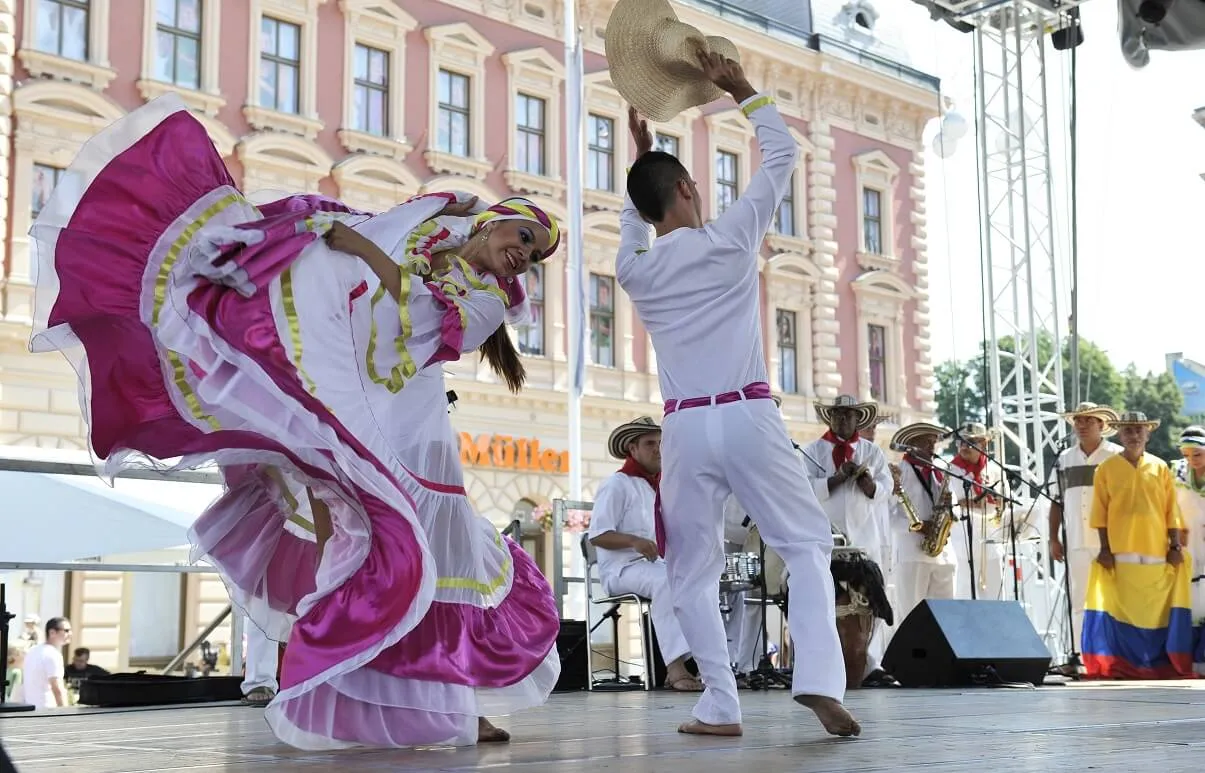 Los Trajes Típicos de la Región Andina de Colombia