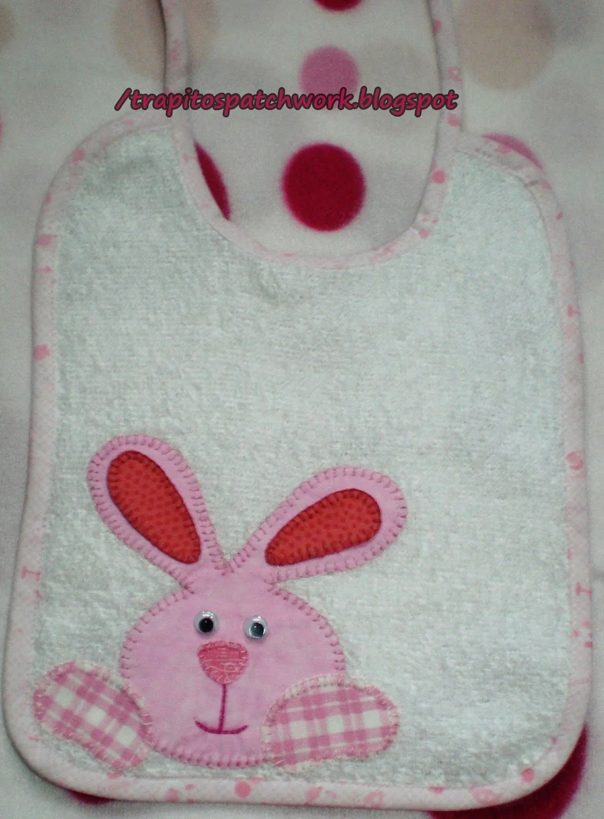 Trapitos patchwork: Baberos (