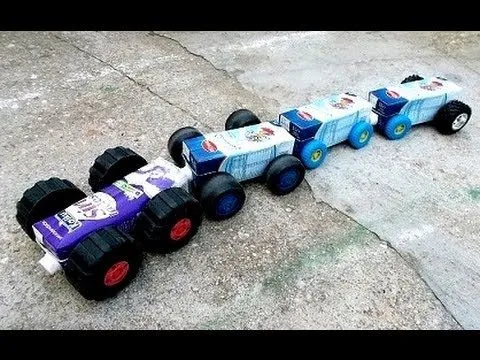 TREN CON CARTONES DE LECHE RECICLADOS, - YouTube