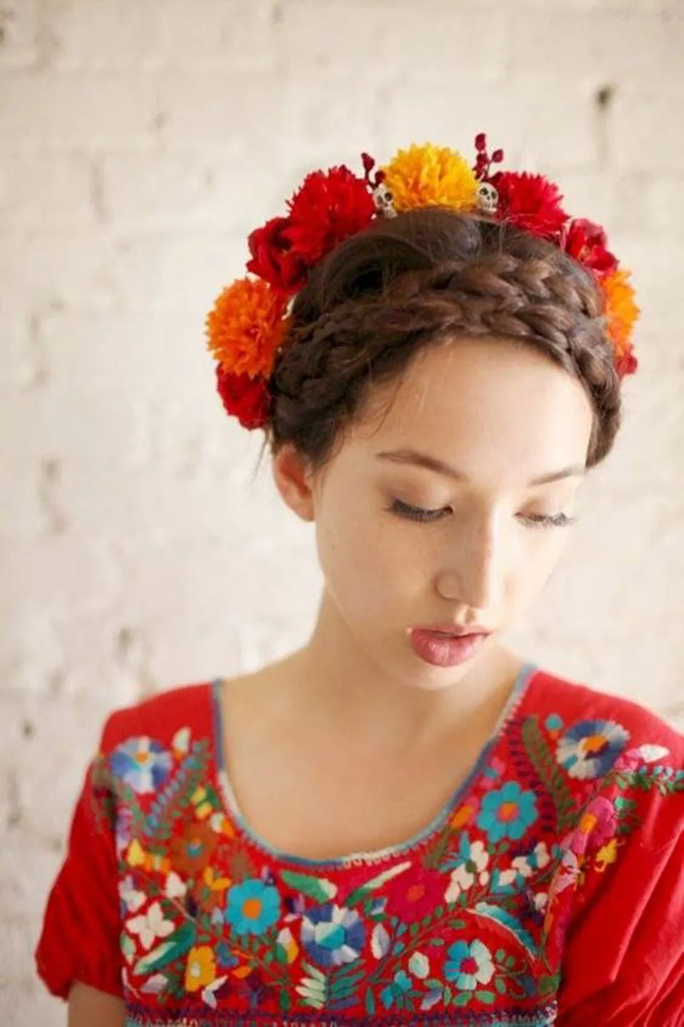 Trenzas: Cómo peinarme para la noche mexicana - CHIC Magazine Trenzas: Cómo peinarme para la noche mexicana - CHIC Magazine