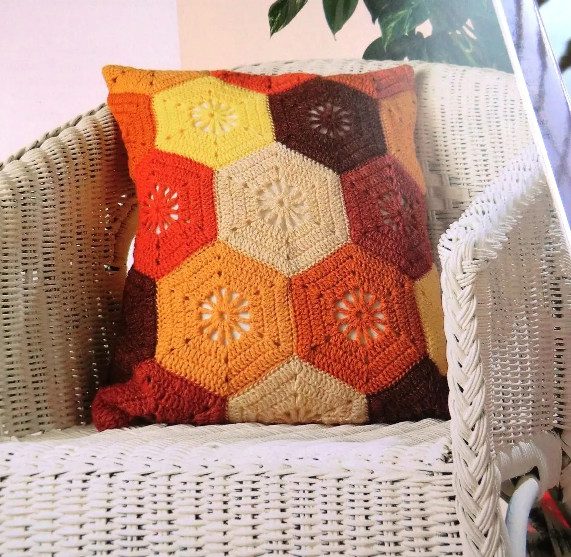 TresP craft blog: PATRÓN DE COJÍN EN CROCHET DE GRANNY SQUARES TresP craft blog: PATRÓN DE COJÍN EN CROCHET DE GRANNY SQUARES