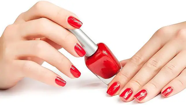 Trucos que desconocías para pintarse las uñas y lucir una manicura ... Trucos que desconocías para pintarse las uñas y lucir una manicura ...