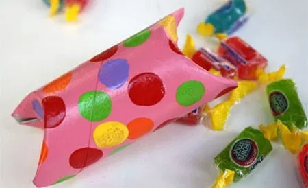 Tubo de papel higiénico para hacer cajitas de sorpresa, como para ... Tubo de papel higiénico para hacer cajitas de sorpresa, como para ...