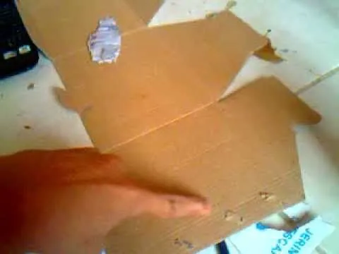 Como hacer un tucan con materiales reciclados parte 2 - YouTube