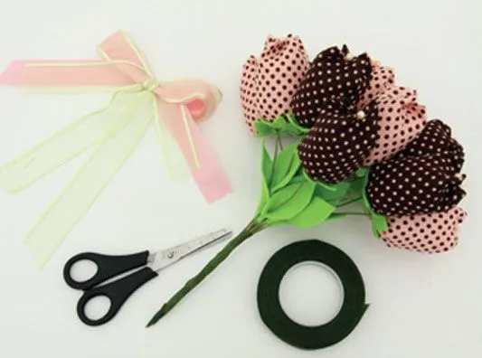 Como hacer tulipanes en tela para mamá ~ Solountip.com
