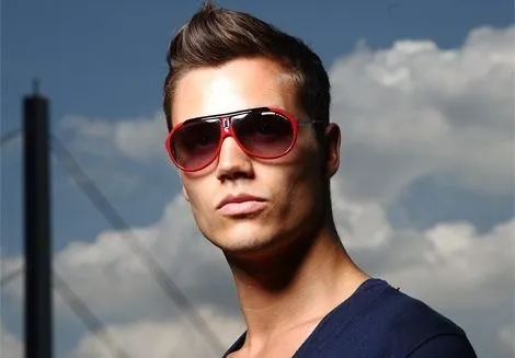 Las gafas adecuadas para la cara adecuada | Alex Robles - The ...