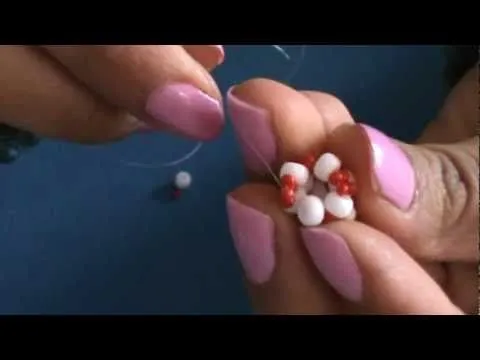 TutoLiz: Bolita de chaquira para Aretes - YouTube