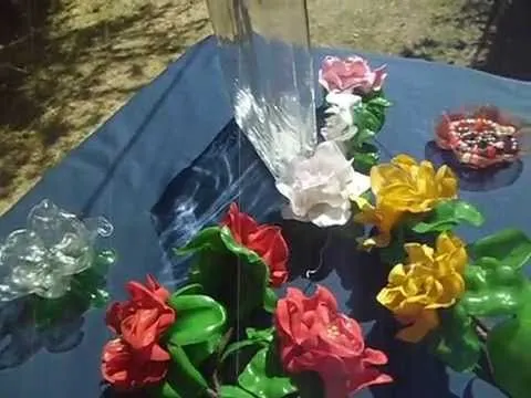 TUTORIAL (02)ARREGLO ROSAS DE BOTELLAS DE PLASTICO - YouTube TUTORIAL (02)ARREGLO ROSAS DE BOTELLAS DE PLASTICO - YouTube