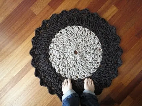Tutorial de alfombra de trapillo a ganchillo (PARTE 1) - YouTube Tutorial de alfombra de trapillo a ganchillo (PARTE 1) - YouTube