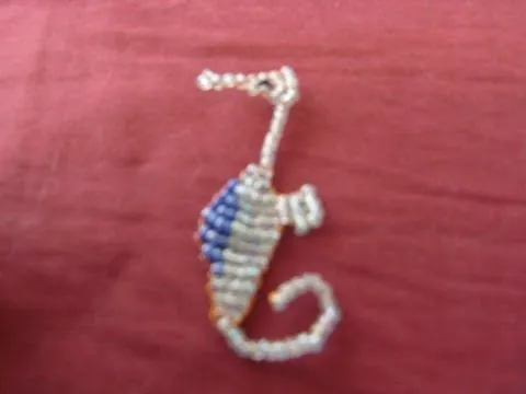 Tutorial Caballito de Mar hecho con chaquiras 2 de 2. - YouTube Tutorial Caballito de Mar hecho con chaquiras 2 de 2. - YouTube