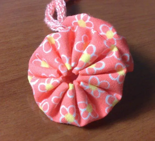 Tutorial cordón con flores tela - Paperblog Tutorial cordón con flores tela - Paperblog