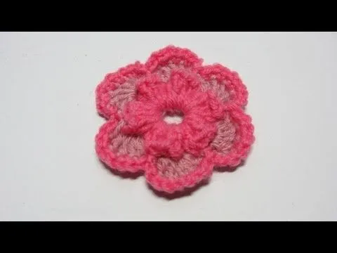 Tutorial. Flor de lana de dos colores en ganchillo. - YouTube