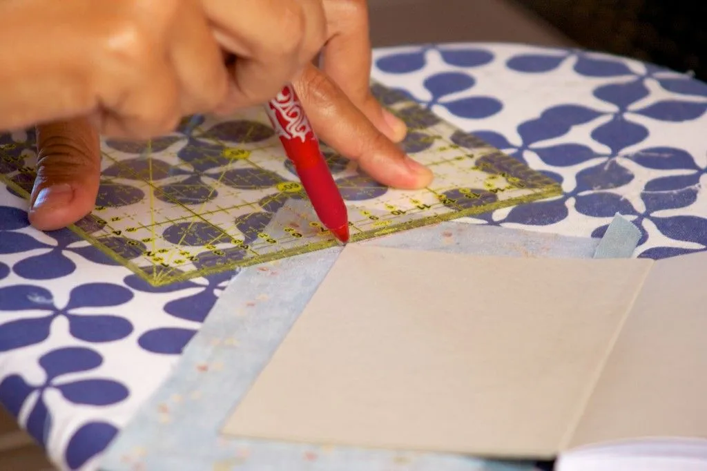 Tutorial como forrar una libreta con tela | Sra. Wilson · Handmade Tutorial como forrar una libreta con tela | Sra. Wilson · Handmade