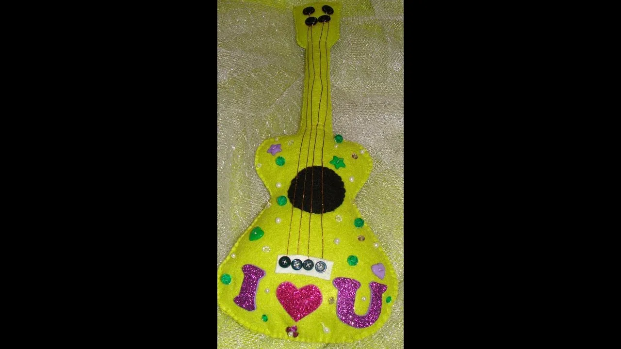 TUTORIAL GUITARRA EN FIELTRO- detalles para regalar en febrero 14 - YouTube TUTORIAL GUITARRA EN FIELTRO- detalles para regalar en febrero 14 - YouTube