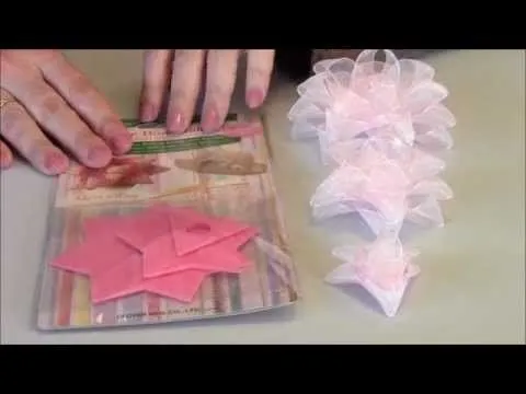Tutorial para hacer lazos con las plantillas Clover - YouTube Tutorial para hacer lazos con las plantillas Clover - YouTube