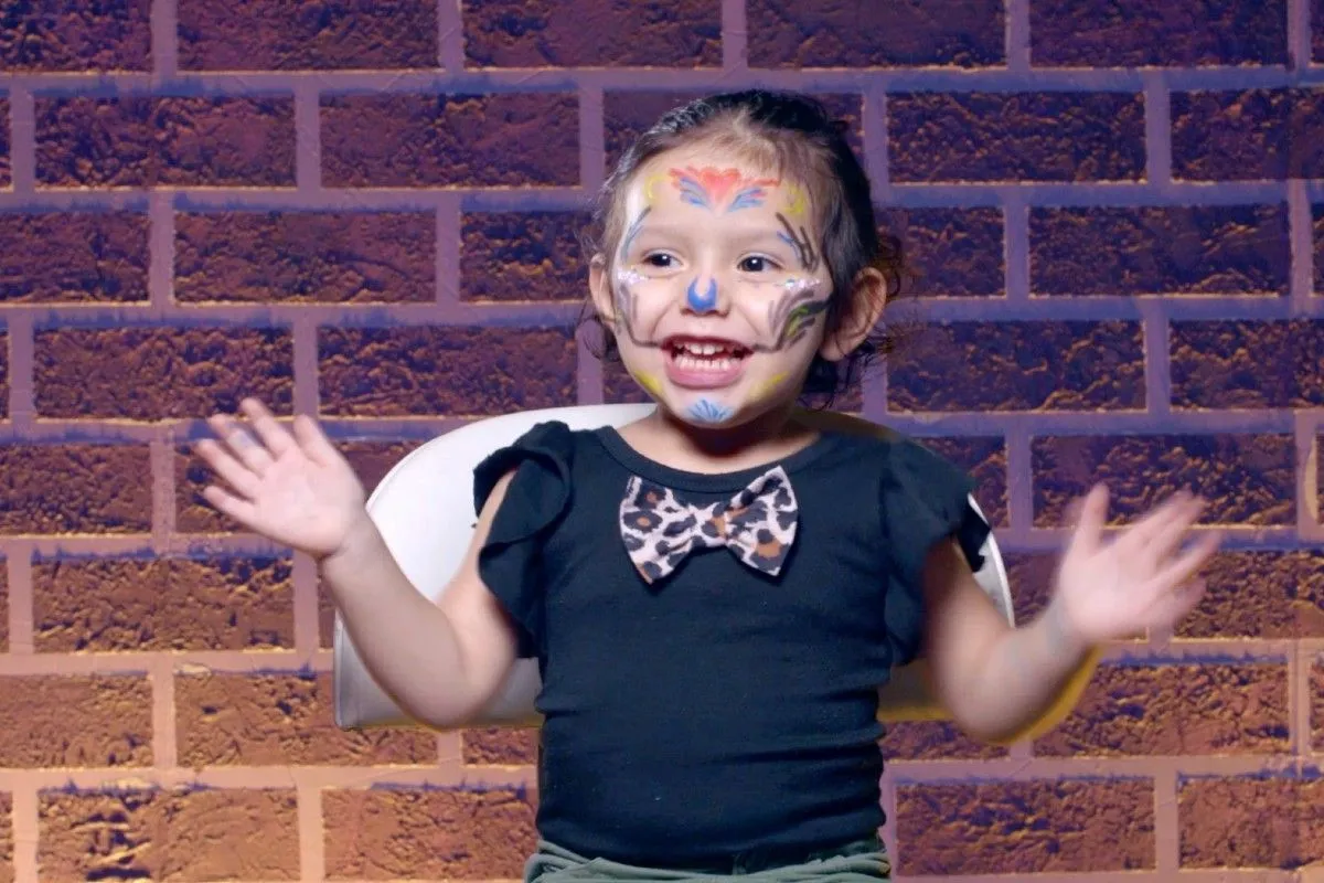 Tutorial de maquillaje! Pintacaritas para niños con toque neón — Entre Campeonas Tutorial de maquillaje! Pintacaritas para niños con toque neón — Entre Campeonas