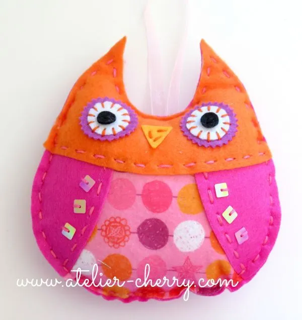 Tutorial paso a paso para hacer un cojín o peluche de fieltro con ... Tutorial paso a paso para hacer un cojín o peluche de fieltro con ...