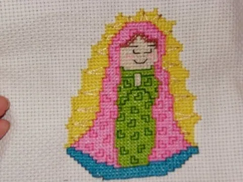 Tutorial punto de cruz Virgen pequeña, muy bonita y colorida 1 de ... Tutorial punto de cruz Virgen pequeña, muy bonita y colorida 1 de ...