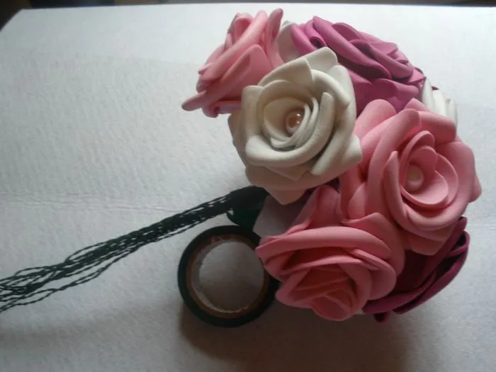 MANUALIDADES. SI QUIERES PUEDES.: TUTORIAL RAMO DE ROSAS DE GOMA EVA