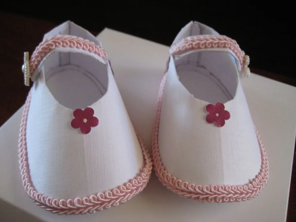 Tutorial para hacer zapatitos de papel para bebé. Juguetes de ... Tutorial para hacer zapatitos de papel para bebé. Juguetes de ...