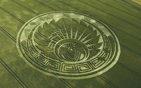 Ufopolis.NET: Quetzalcoatl, el rey de los crop circles